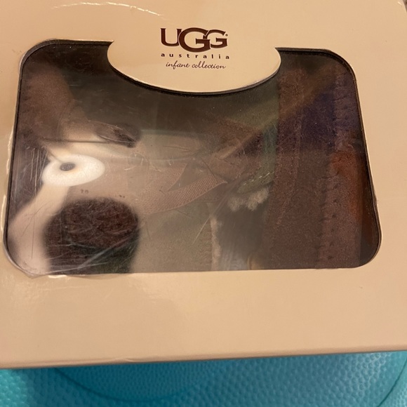 Ugg - Picture 5 of 5